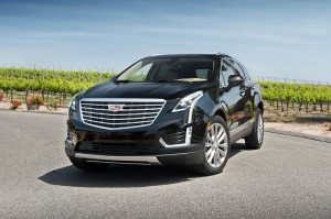 2017-Cadillac-XT5-AWD-36-Platinum-front-three-quarter